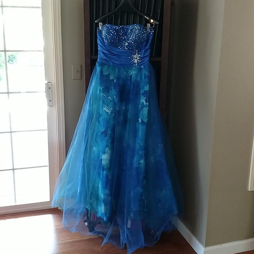 Blue sparkly prom dress